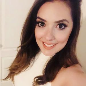 Meet your Posher, Camila